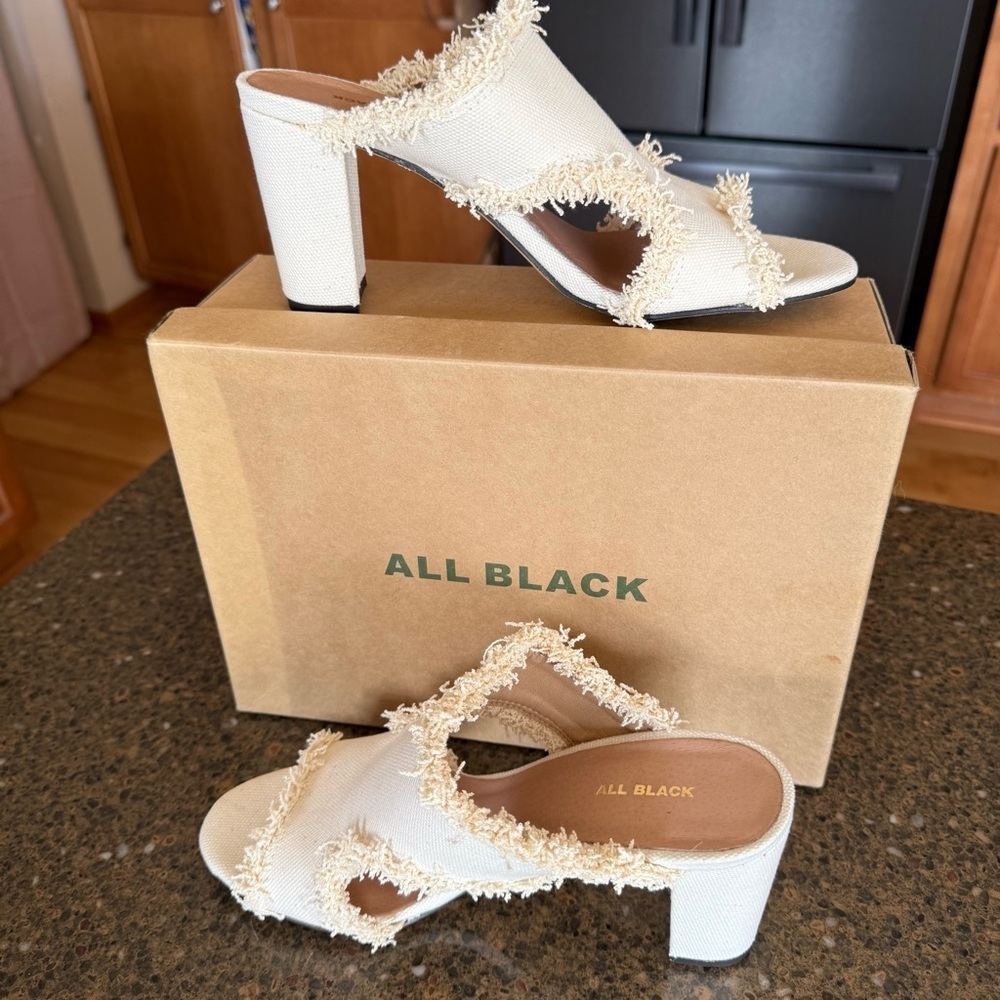 NEW - ALL BLACK Brand - Cute Cream Mules w/ Chunky Heel & Frayed Edges - Size 10